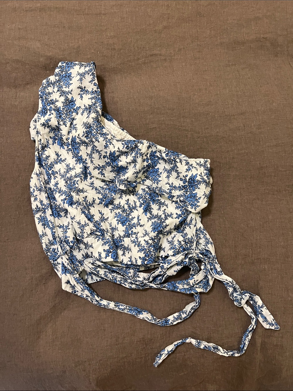 Chelsea & Violet Blue Floral One-Shoulder Crop Top with Waist Tie